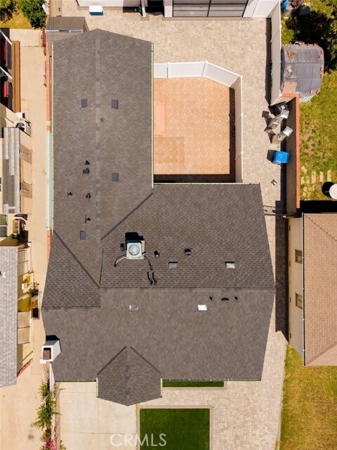 Building Photo - 14605 Wyandotte St