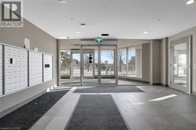 Building Photo - 251 Hemlock St