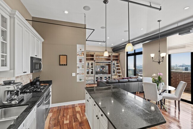 Foto del edificio - 833 W 15th Pl