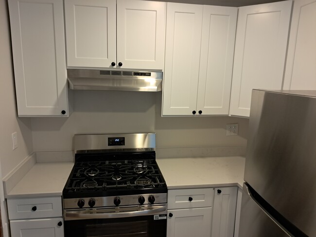 Building Photo - 941 Sargent Ave