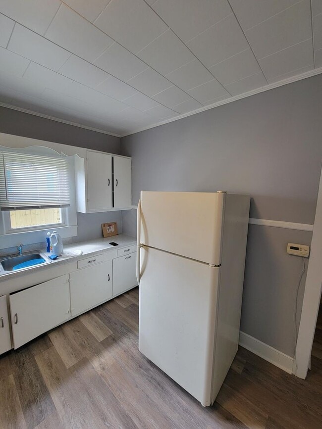 Building Photo - Great 3 bed 1 bath home coming in August!