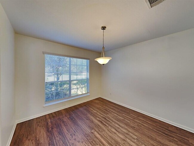 Foto del edificio - 8339 Loetsch Ridge Way