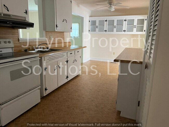 Building Photo - 1091 Sawyer St