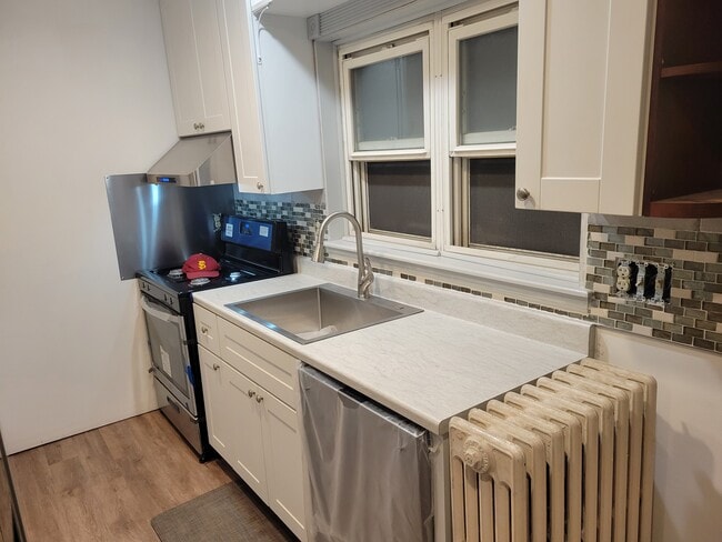 Kitchen_B - 715 Stokes Ave