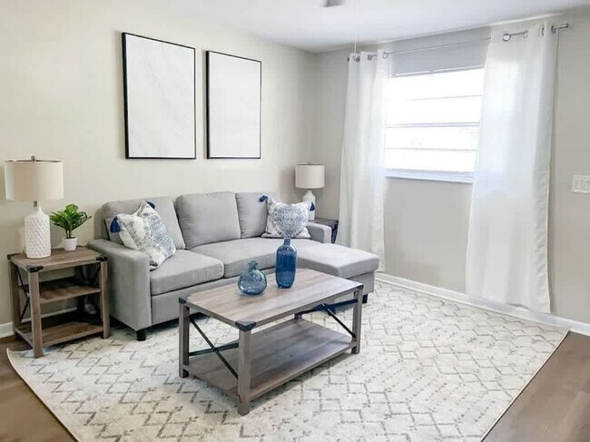 Foto del edificio - 38548 Naomi Ave