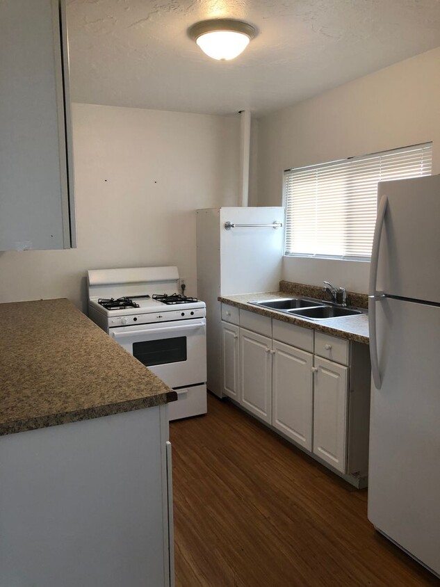 Building Photo - 2 bed / 1.5 ba house - Olivehurst