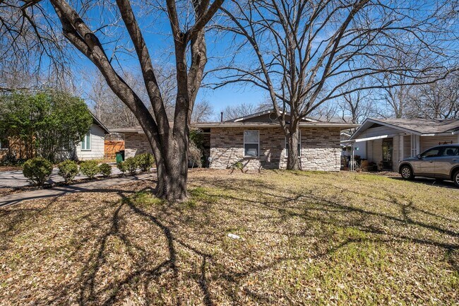 Building Photo - Charming 3-Bedroom, 2-Bath Home in Central...