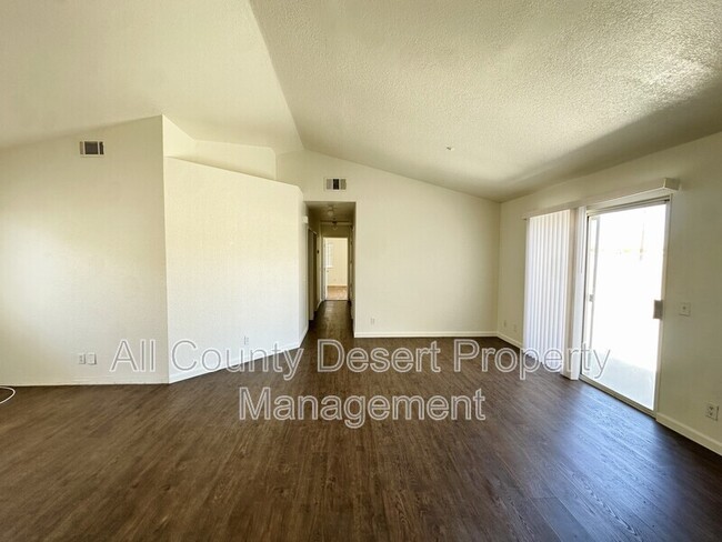 Building Photo - 13595 El Rio Ln