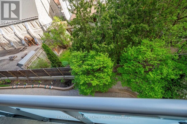 Building Photo - 238-238 Besserer St