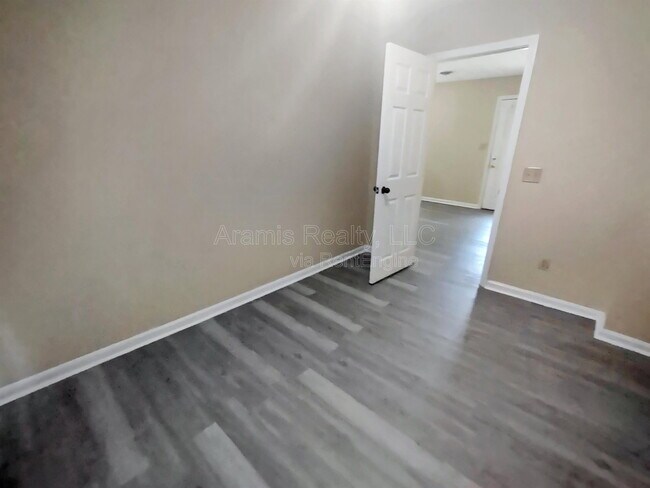 Foto del edificio - 7479 Westlake Dr