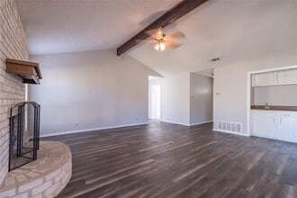 Building Photo - 601 Osage Dr