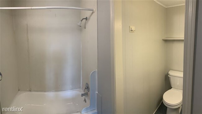 Building Photo - 2 Bedrooms, 1 Bath