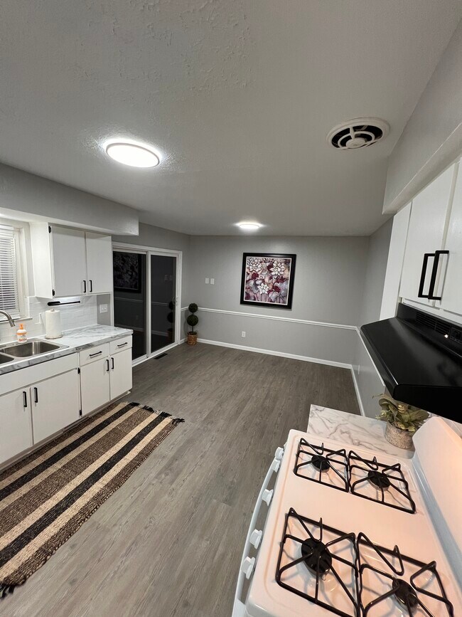 Foto del edificio - Cypress West Fairlawn Apartments