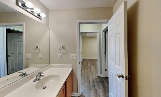 Foto del edificio - 437 Ruby Oaks Ln