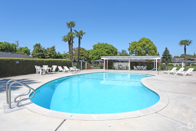 Pool - Garden East Apartments