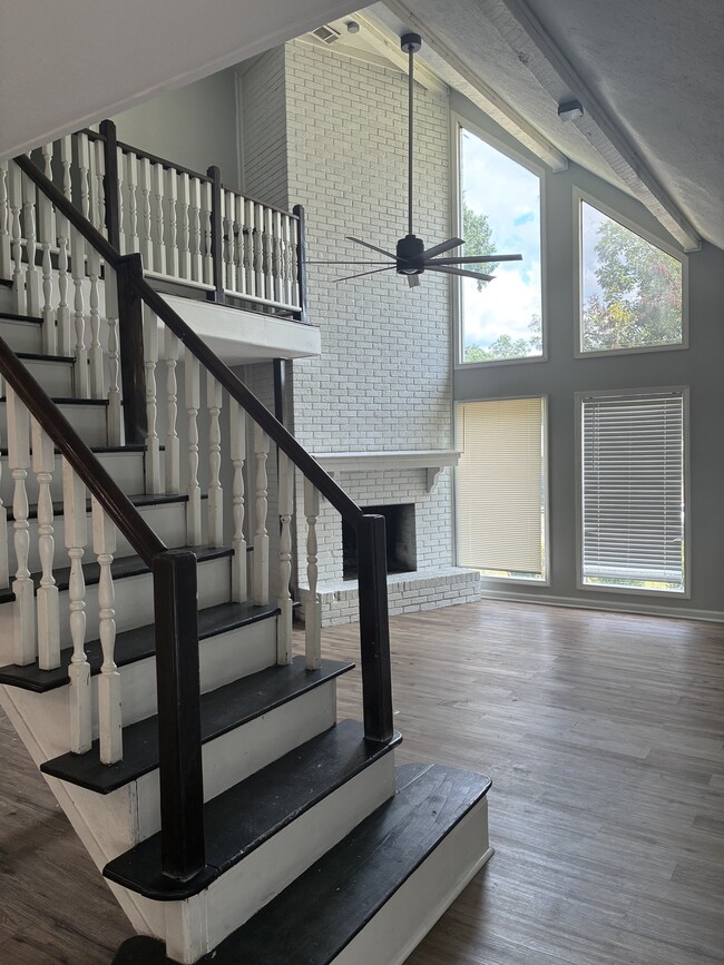 Building Photo - 3829 Northview Dr