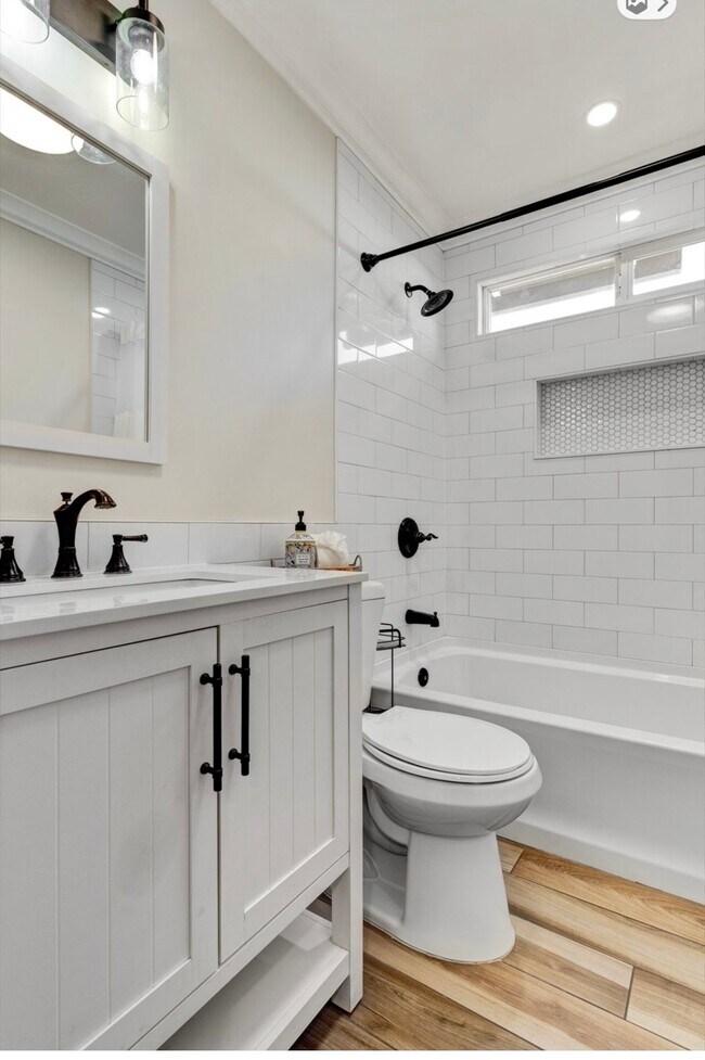 Foto del edificio - 412 E 17th St