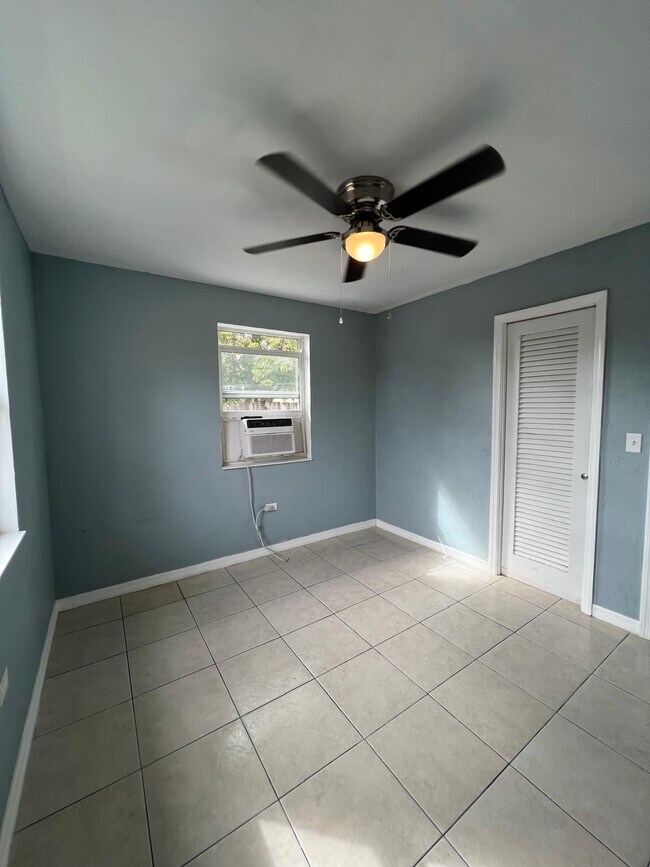 Foto del edificio - 4643 Myrtle Ln