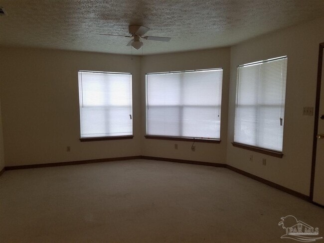 Building Photo - 308 E Strong St