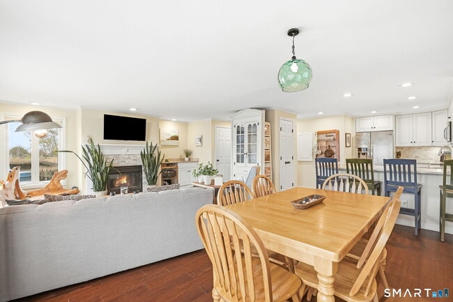 Building Photo - 216 Breakers Ln