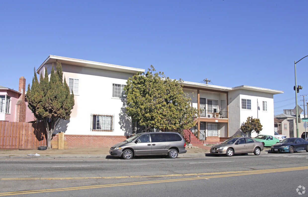 Building Photo - 4824-4836 Bancroft Ave