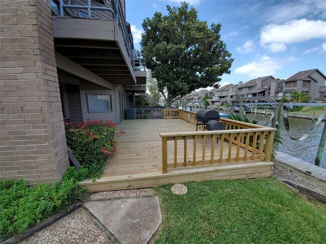 Foto del edificio - 18321 Sandy Cove