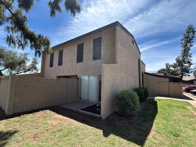 Building Photo - 4501 W Continental Dr