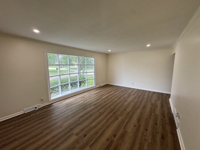 Foto del edificio - 2737 Broadmoor Dr