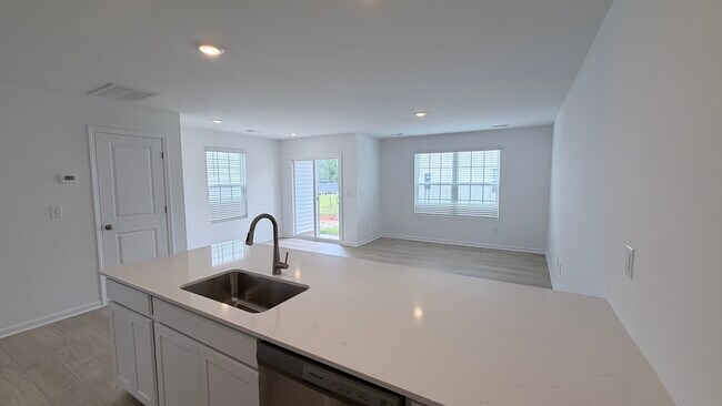 Building Photo - 206 Hunthill Rd