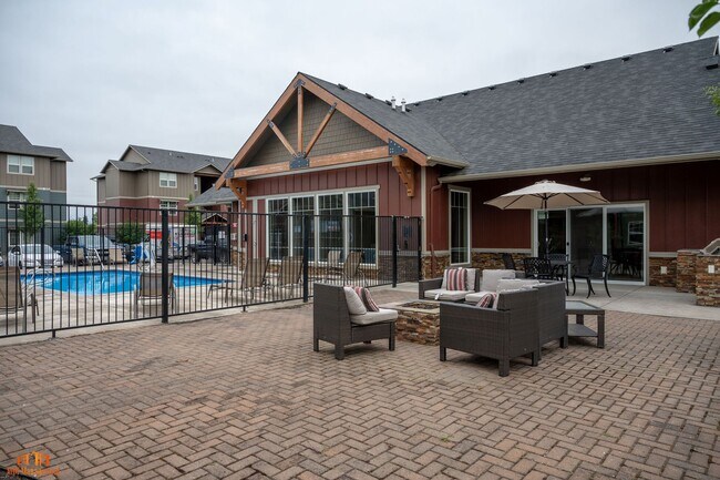 Foto del edificio - LOVE WHERE YOU LIVE & LIVE AT THE LODGES!