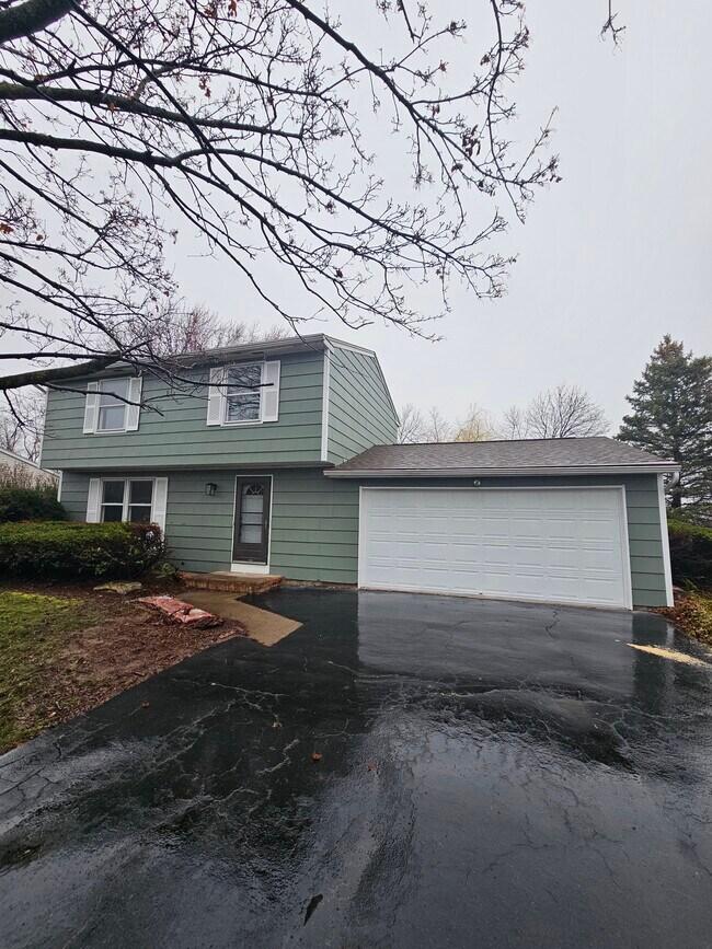 Building Photo - 16 Highview Dr