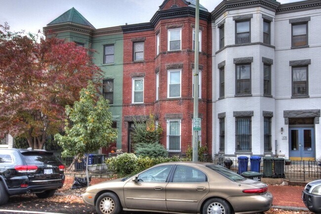 Foto del edificio - 632 F St NE
