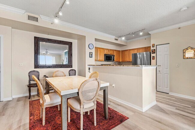 Foto del edificio - 616 Clearwater Park Rd