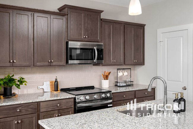 Foto del edificio - 2545 Finch Holw Dr