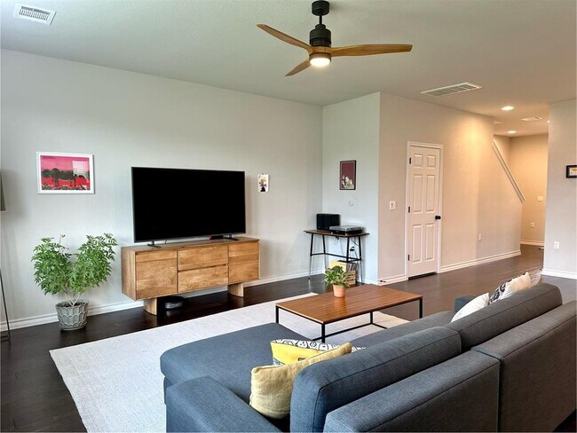Building Photo - 12105 Cimaizon Dr
