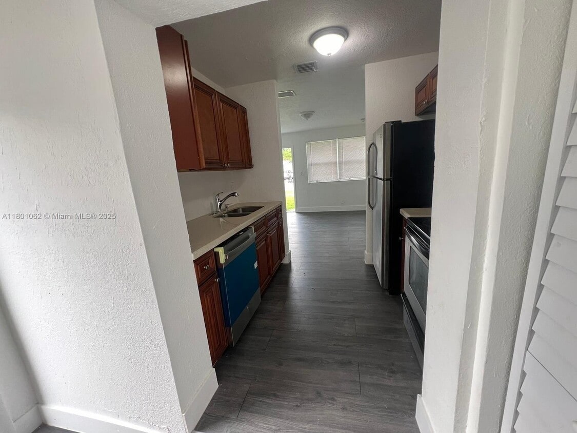 Foto principal - 3251 SW 56th Ave