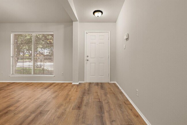 Building Photo - 2560 Vernell Way