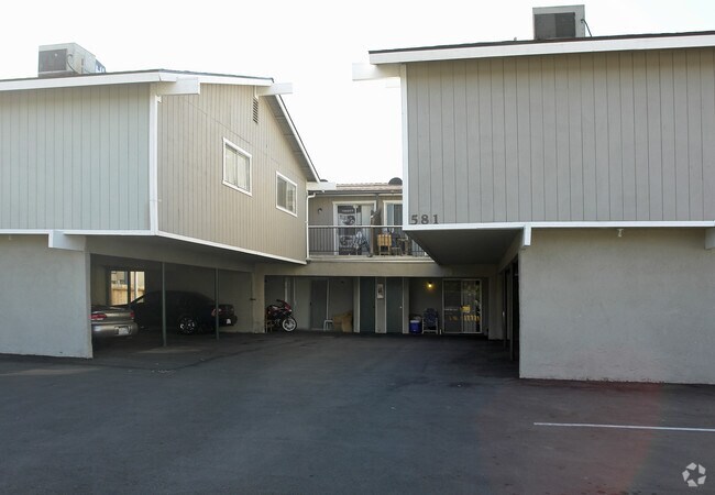 Foto del edificio - 581 W Ashlan Ave