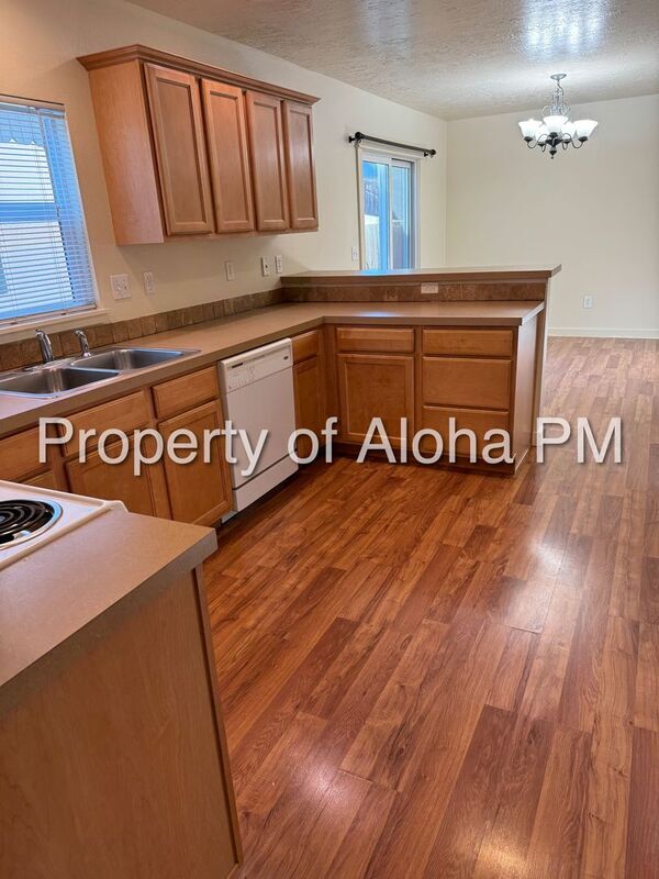 Building Photo - 1205 W Targee St
