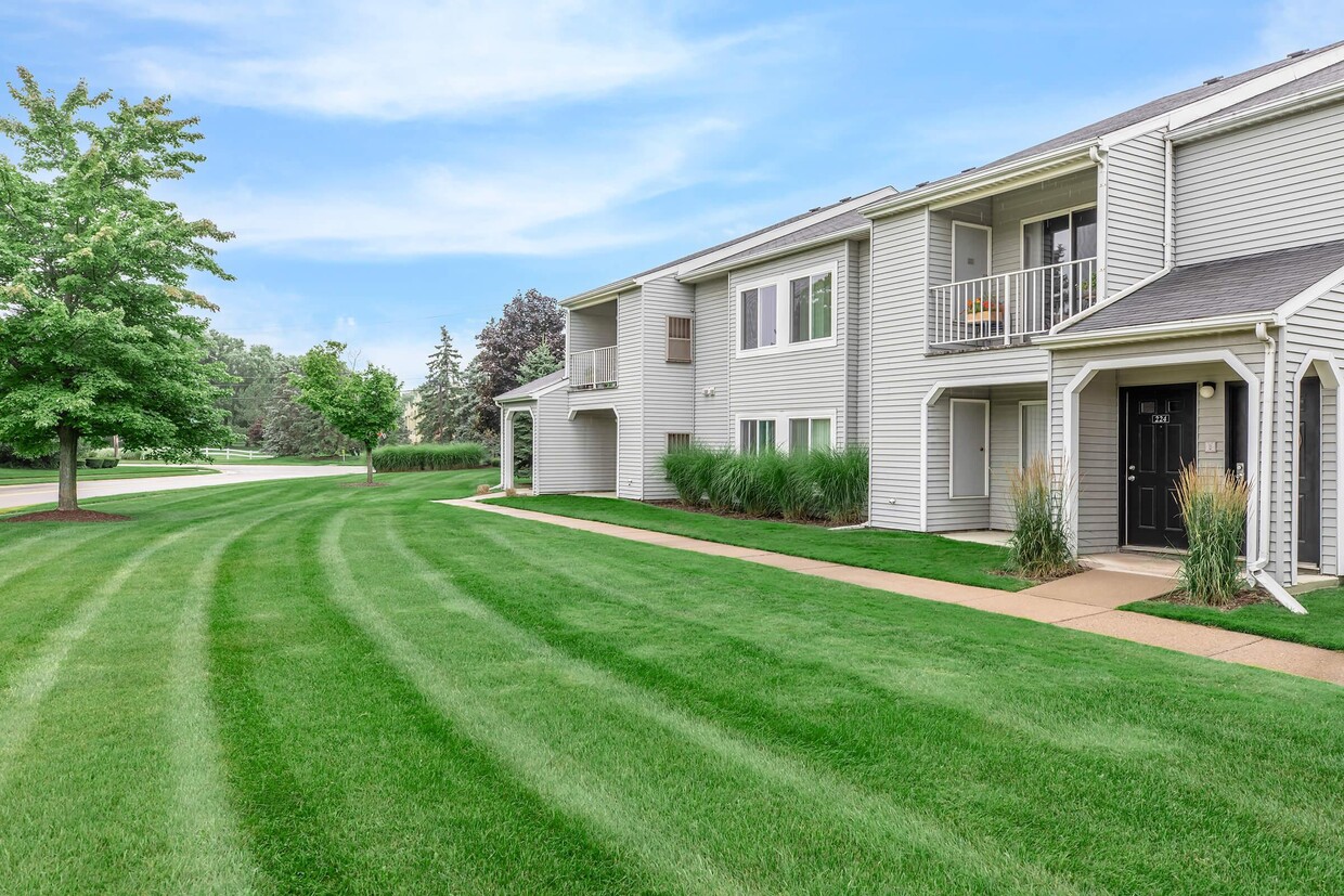 Primary Photo - Oaks at Hampton Apartments