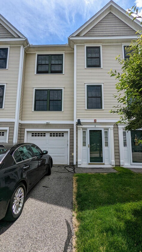 Primary Photo - 4 Village Dr