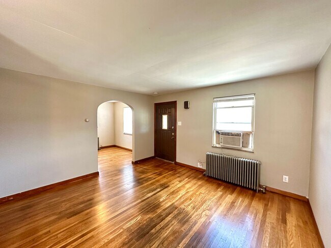Building Photo - Updated 2 Bed, 1 Bath Home in Braddock Hil...