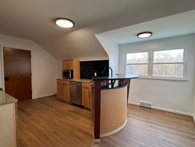 Cocina comedor renovada - 2237 Evergreen Rd