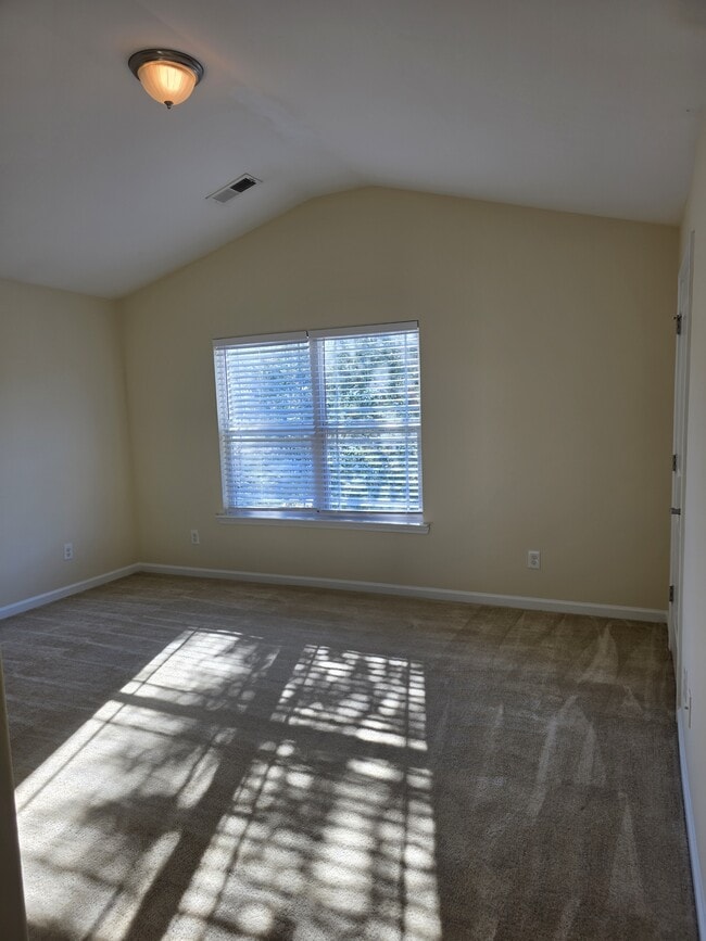 Foto del edificio - 159 Chapel Lake S