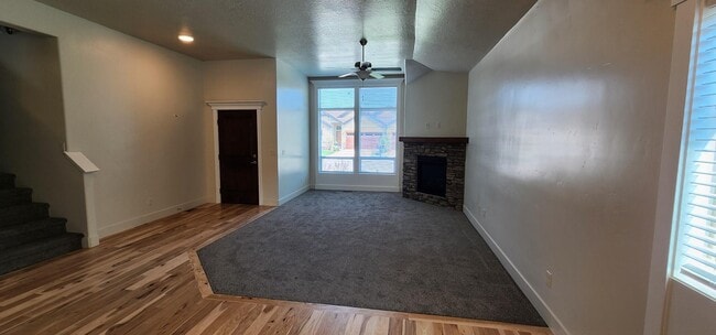 Building Photo - 2509 E Hidden Crk St