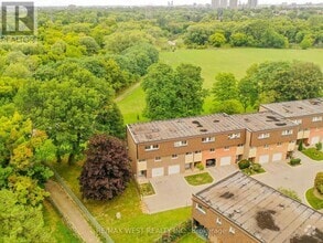 Building Photo - 22-822 Tandridge Crescent
