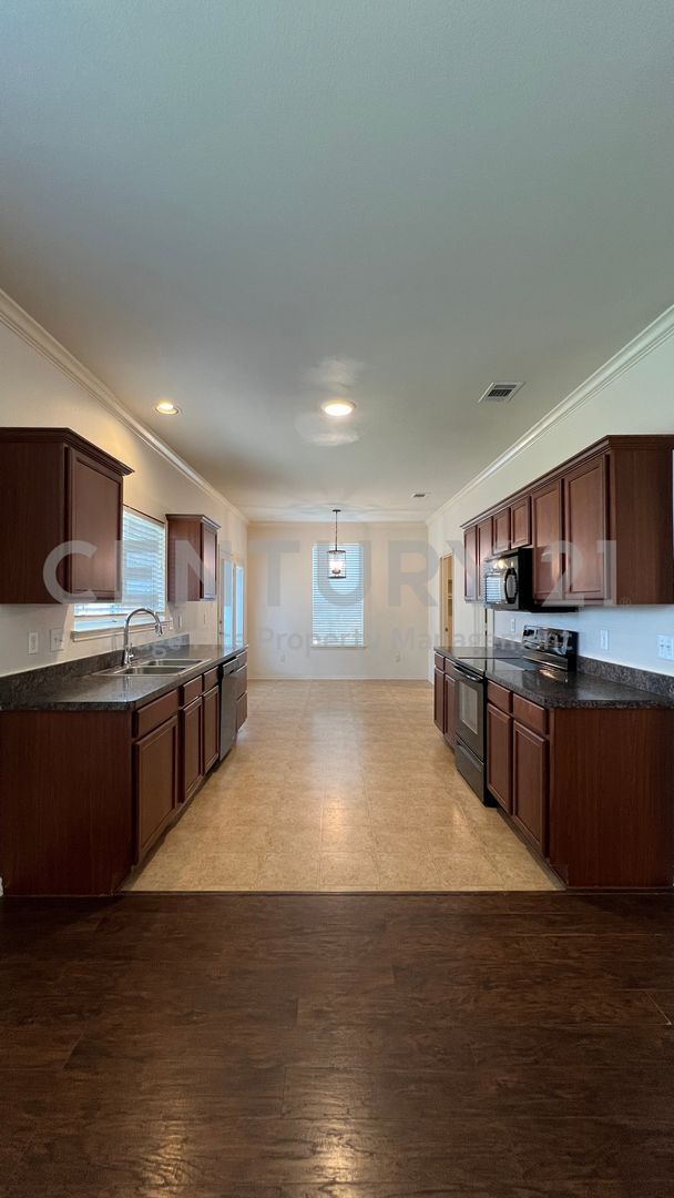 Foto del edificio - Meticulously Maintained 2-Story 3/2.5/2 in...