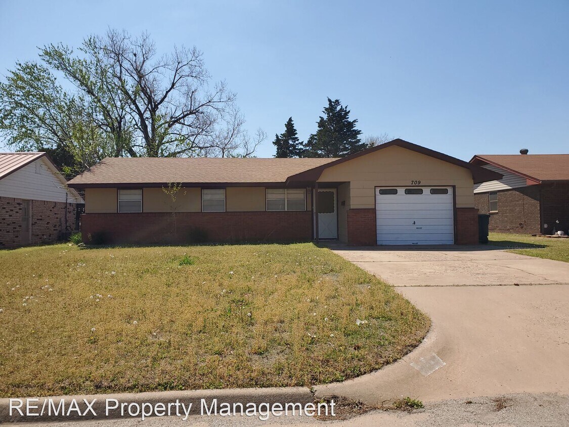 709 Quapaw Dr, Enid, OK 73701 House Rental in Enid, OK