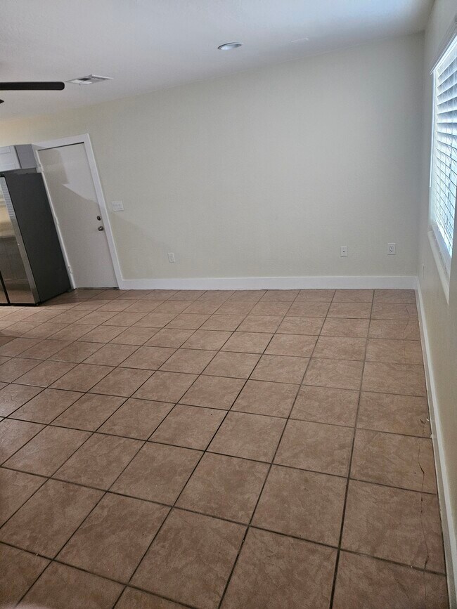 Foto del edificio - 9628 N 13th St