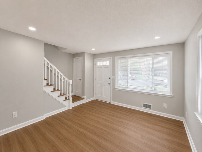Building Photo - 7261 Bridgewood Dr